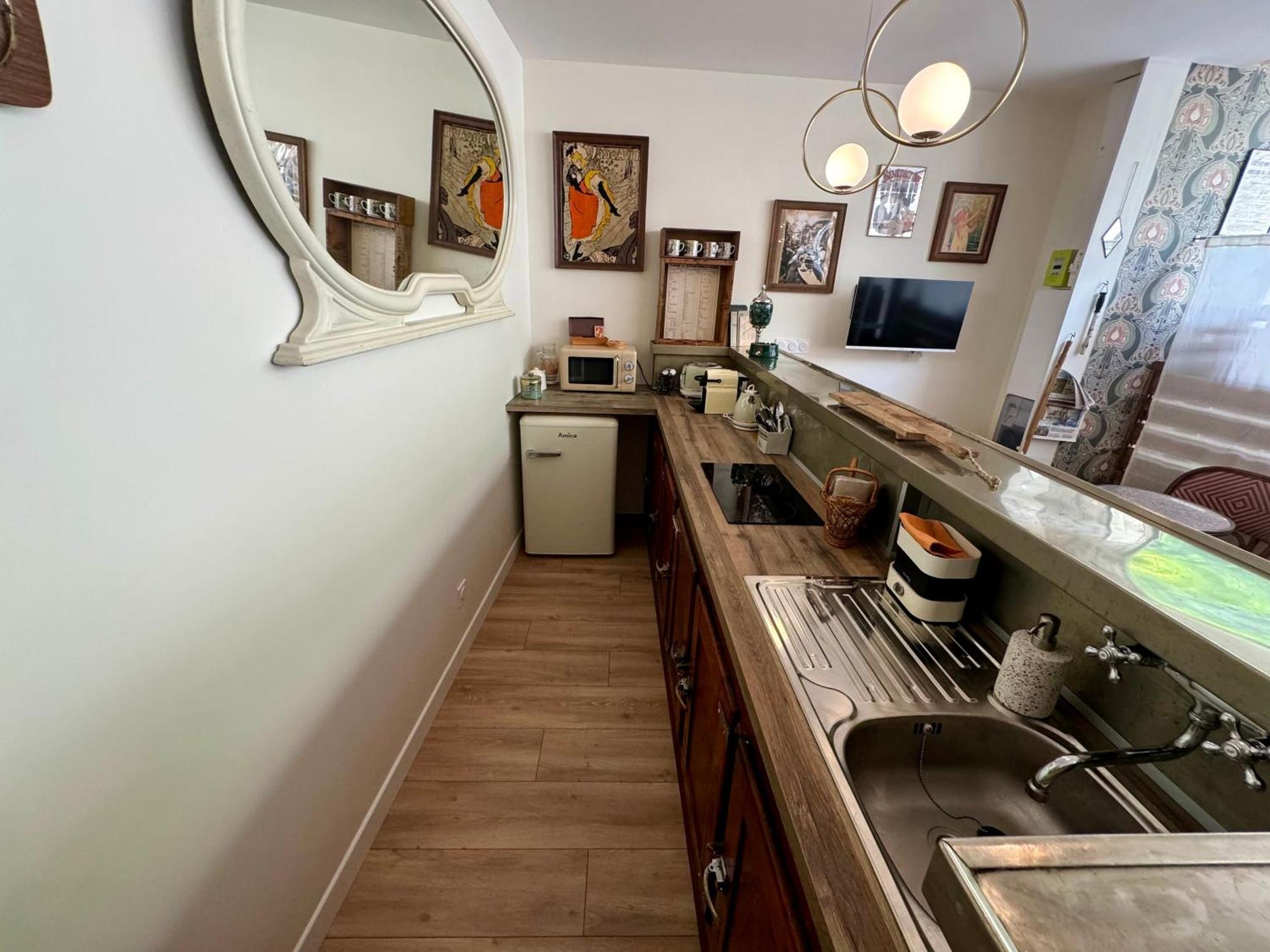 Apartment Le Grand Cafe, Centre Historique, Fibre, Ess, Rez-de-chaussee, Bedinshop *